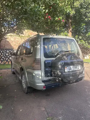 Mitsubishi Pajero 3.0 2010 Gold