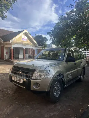 Mitsubishi Pajero 3.0 2010 Gold