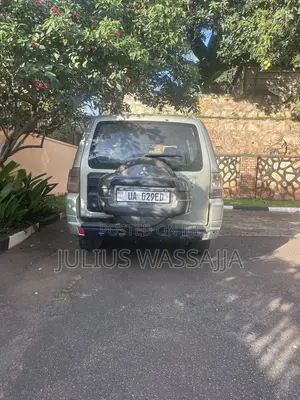 Mitsubishi Pajero 3.0 2010 Gold