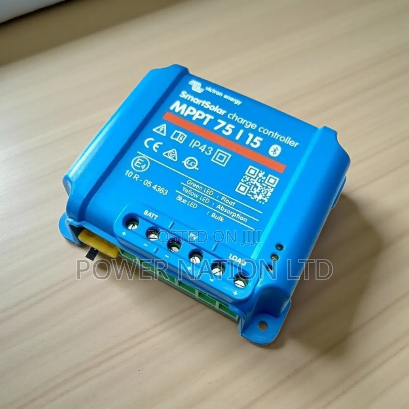 75/ 15a Victron Interstellar MPPT Charge Controller