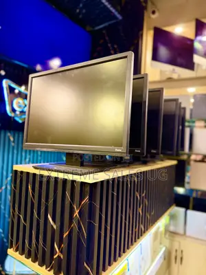 22 inches Monitors