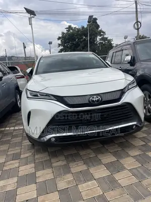 Toyota Harrier 2.0 2021 White