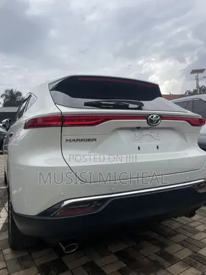 Toyota Harrier 2.0 2021 White