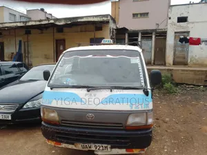 Toyota Grand HiAce 2004 White