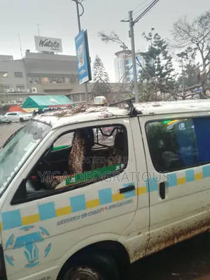 Toyota Grand HiAce 2004 White
