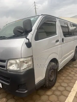 Toyota HiAce 2015 Silver