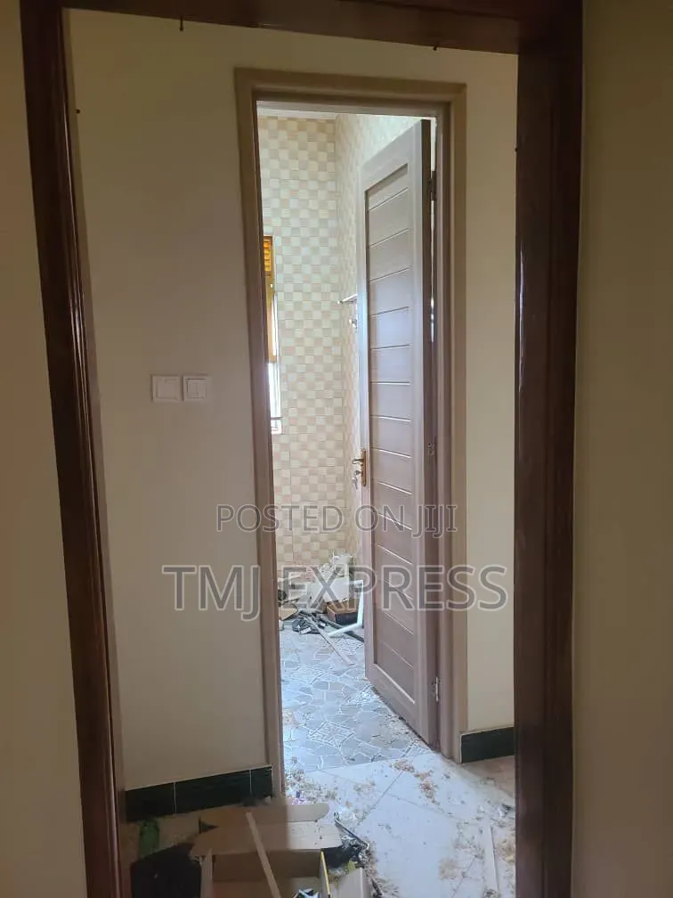 Plastic Doors With Fitting