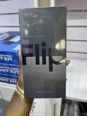 New Samsung Galaxy Z Flip4 256 GB Purple