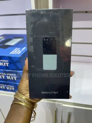 New Samsung Galaxy Z Flip5 256 GB Green