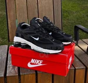 Nike Shox Ride 2 Sp Supreme Trainers in Black.