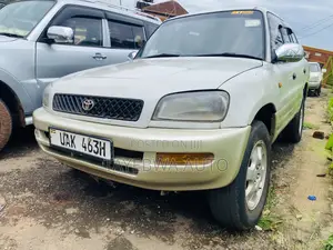 Toyota RAV4 Base 4x4 1999 White
