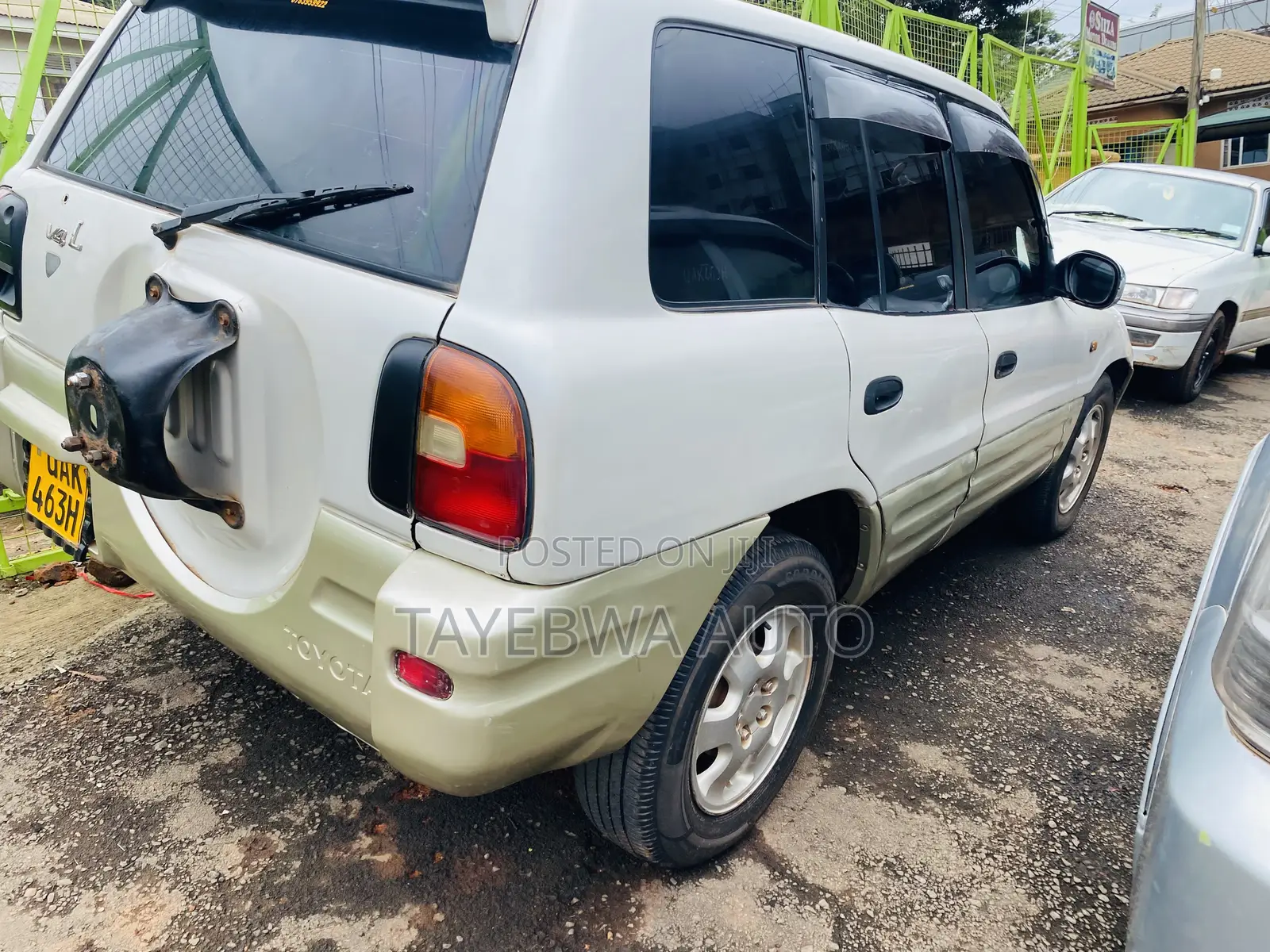 Toyota RAV4 Base 4x4 1999 White