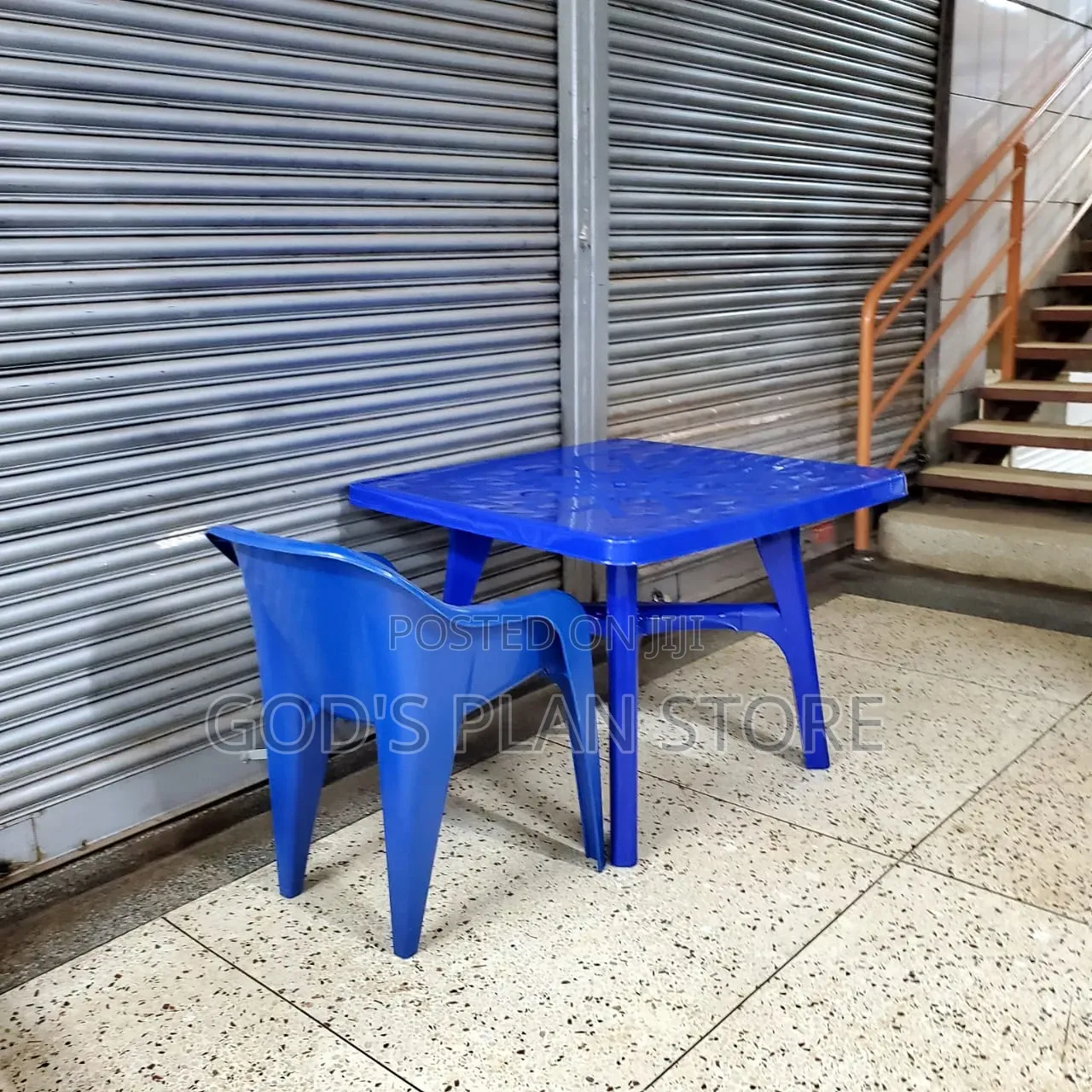 Minimalist Dining Plastic Table and Chair