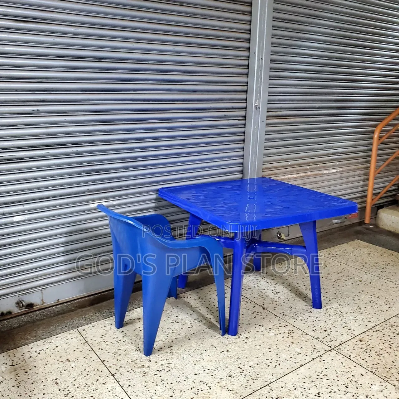 Minimalist Dining Plastic Table and Chair