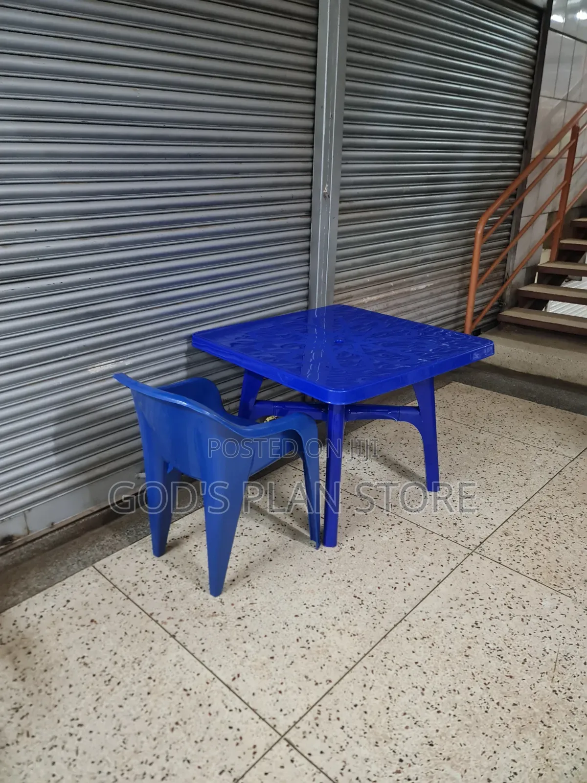 Minimalist Dining Plastic Table and Chair