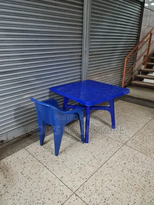Minimalist Dining Plastic Table and Chair