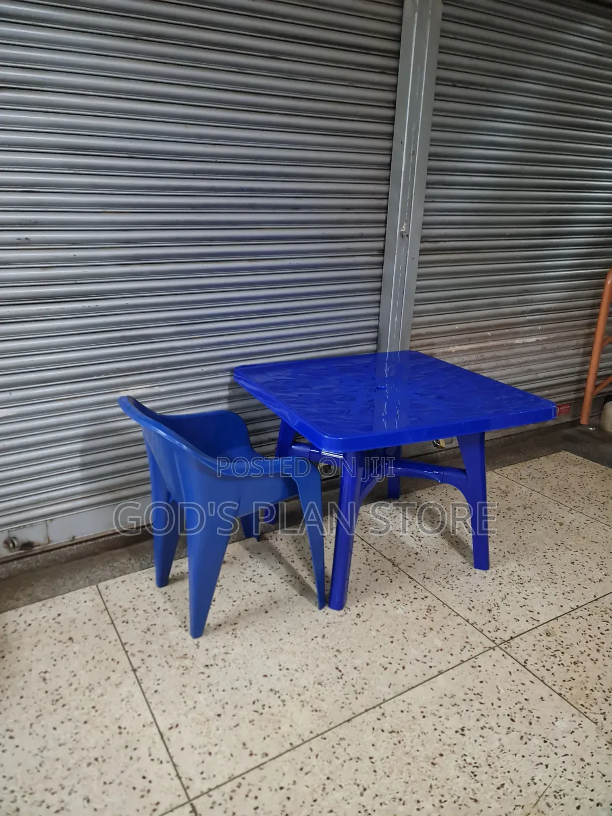 Minimalist Dining Plastic Table and Chair