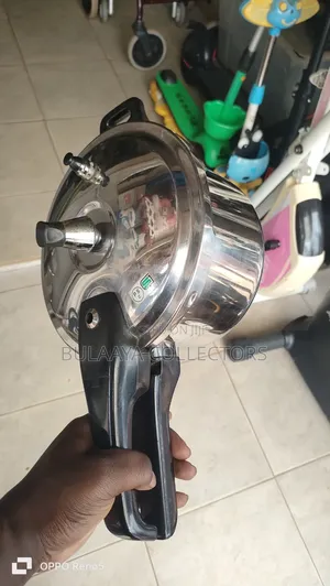 Uk Used Stainless Steel 5l Pressure Cookers With A Steam Control Dial.