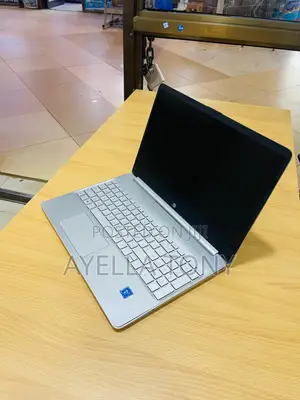 New Laptop HP Pavilion 15 8GB Intel Core i7 SSD 256GB