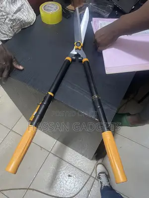 Garden Scissor Extendable Yellow Black