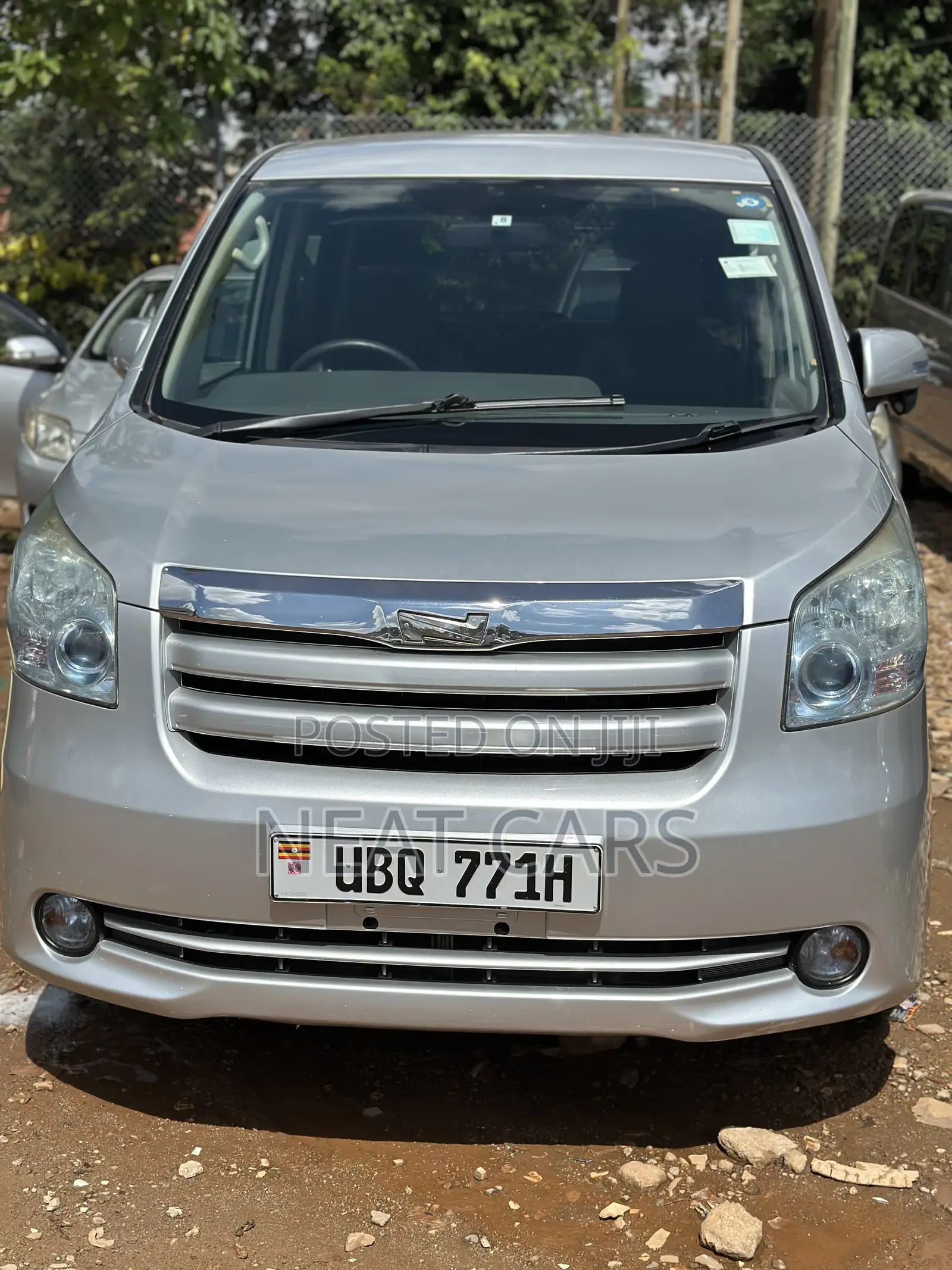 Toyota Noah 2010 Silver