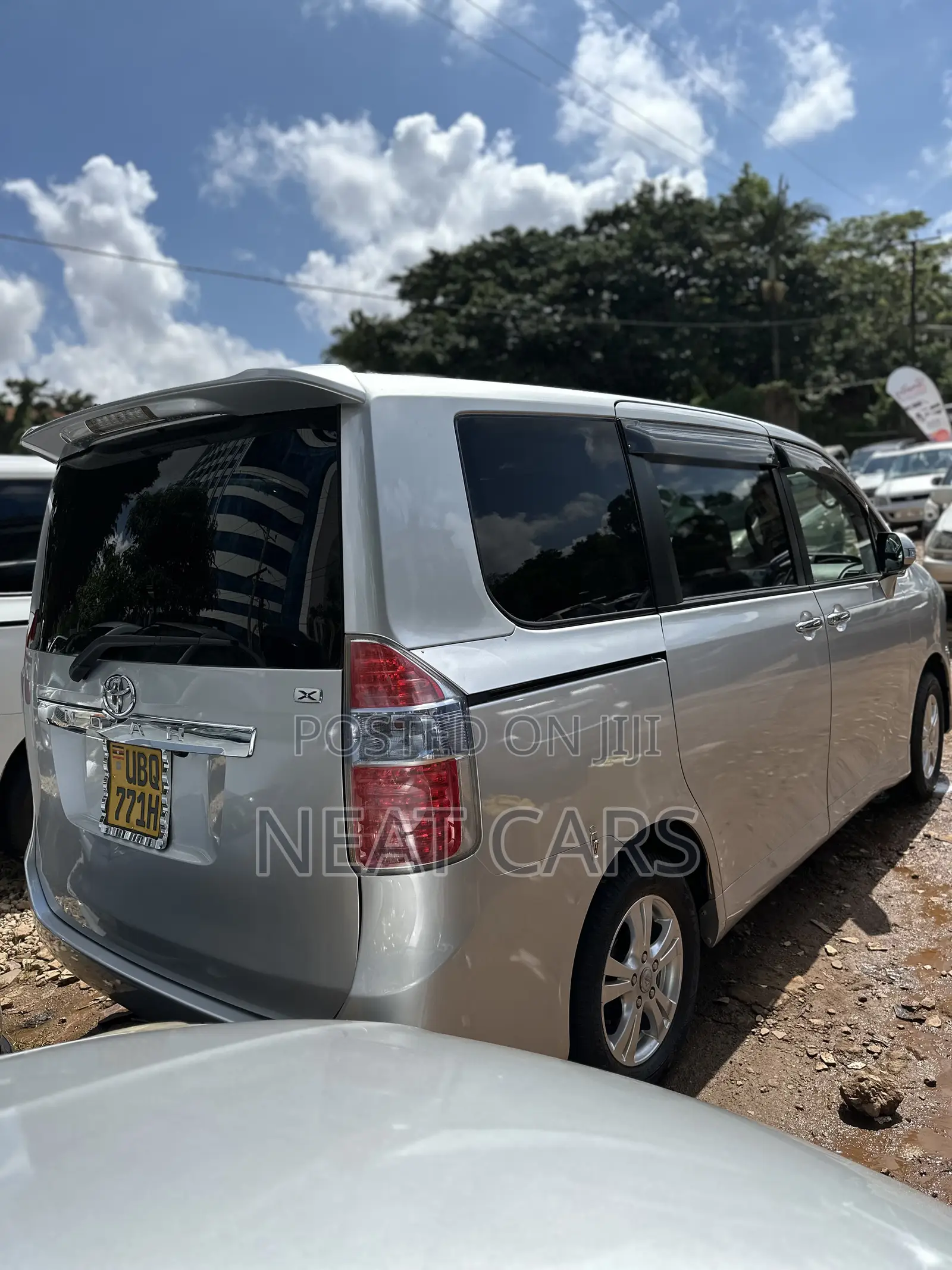 Toyota Noah 2010 Silver