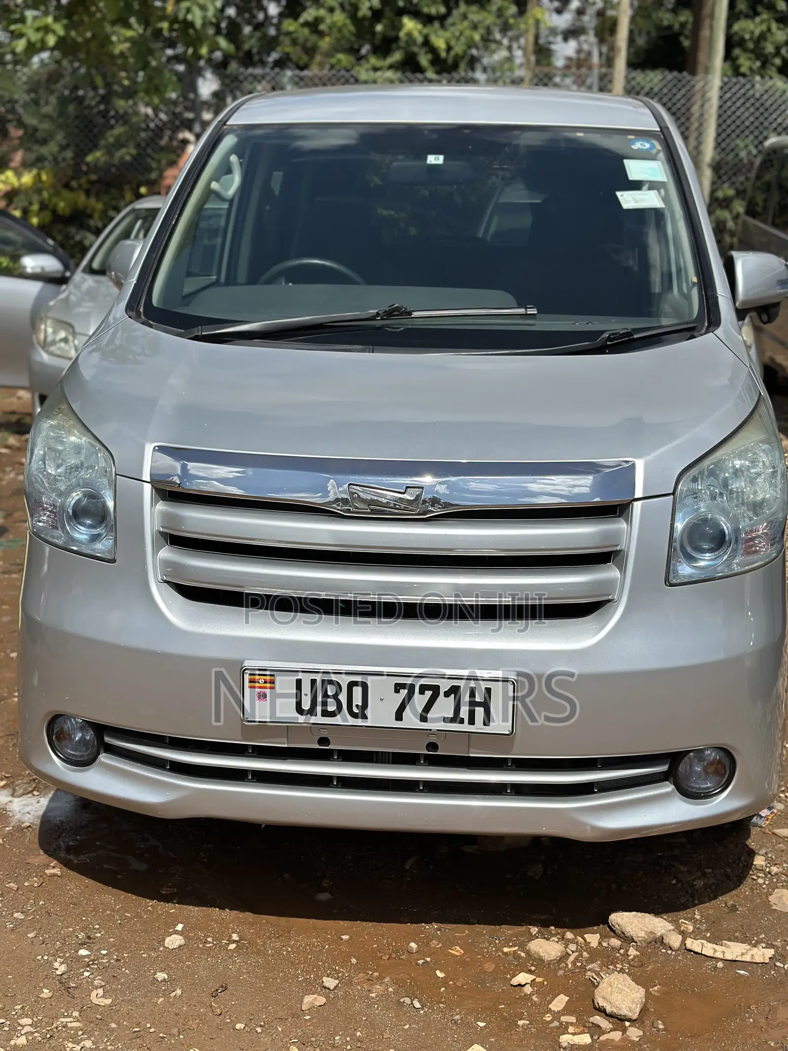 Toyota Noah 2010 Silver