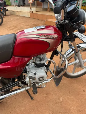 Bajaj Boxer 100 2026 Red
