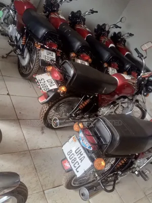 Bajaj Boxer 100 2026 Red