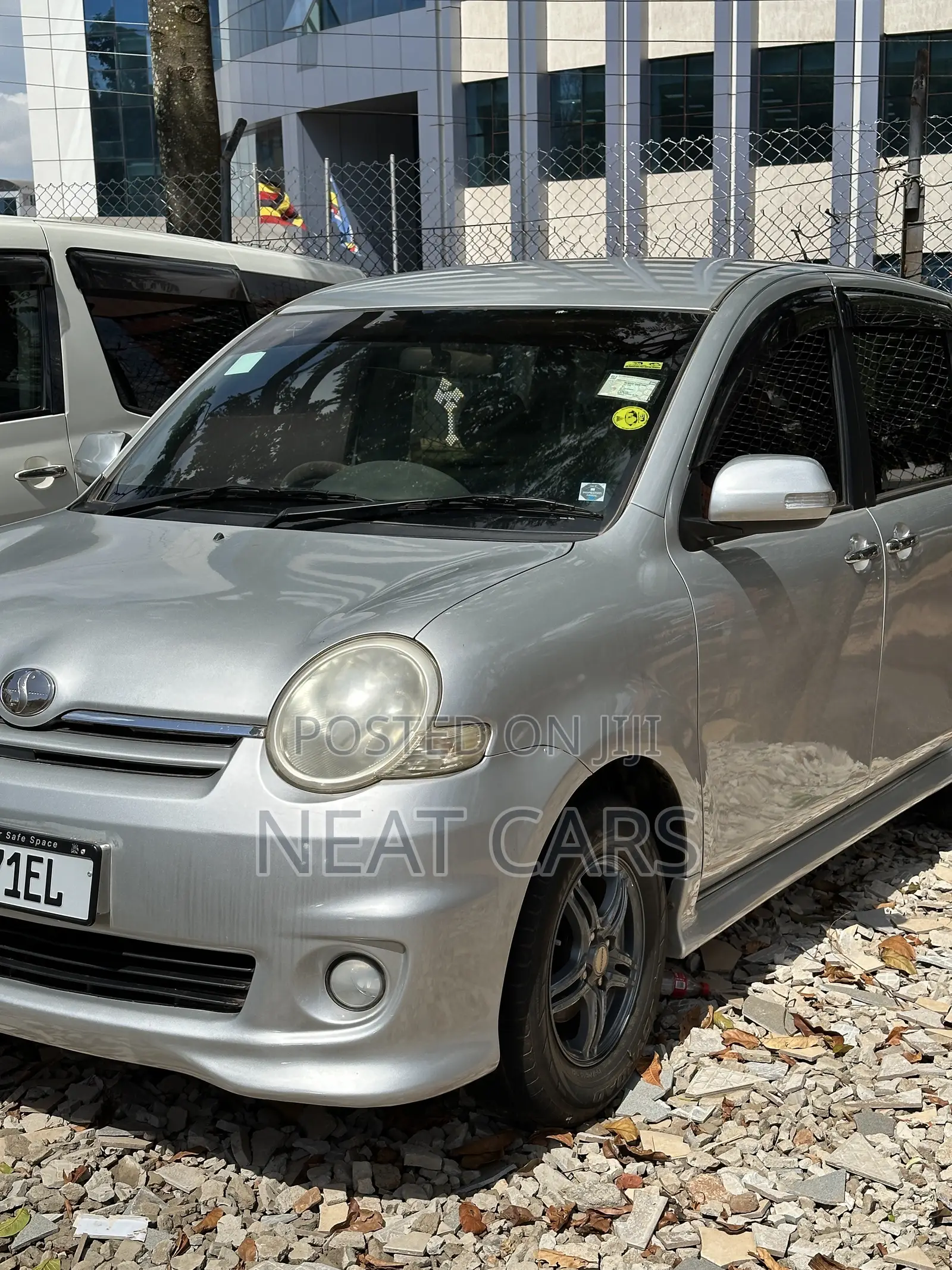 Toyota Sienta 2009 Silver