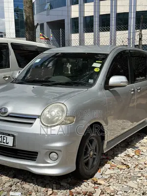 Toyota Sienta 2009 Silver