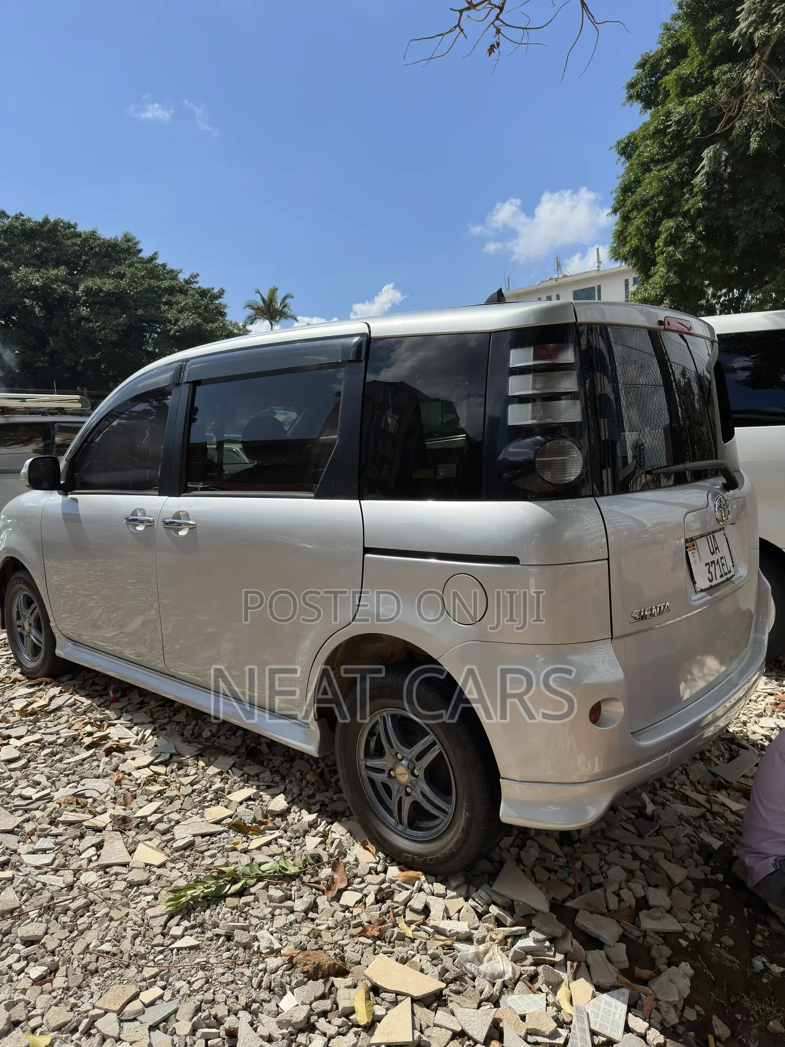 Toyota Sienta 2009 Silver