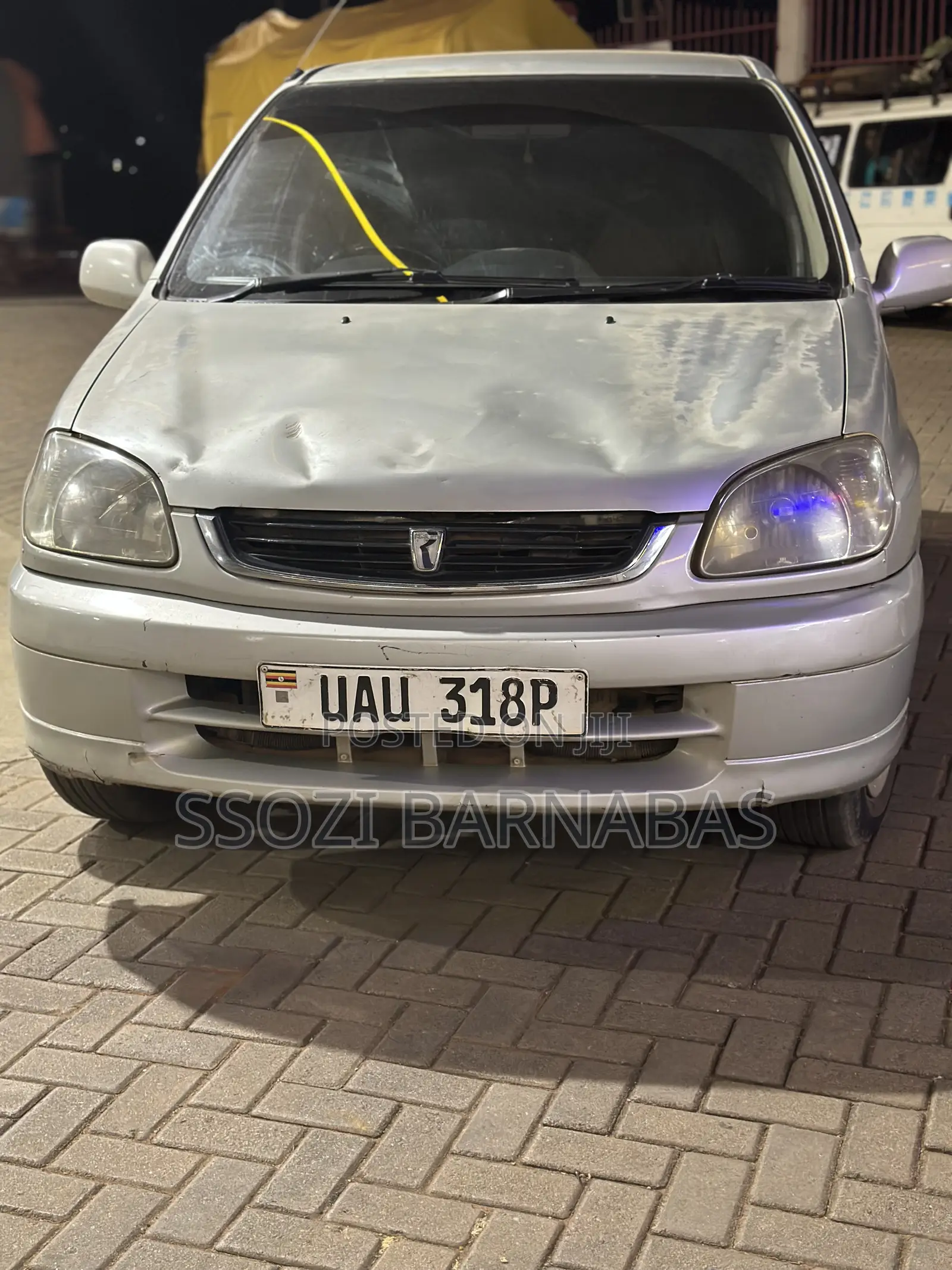 Toyota Raum 2000 Silver