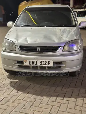 Toyota Raum 2000 Silver