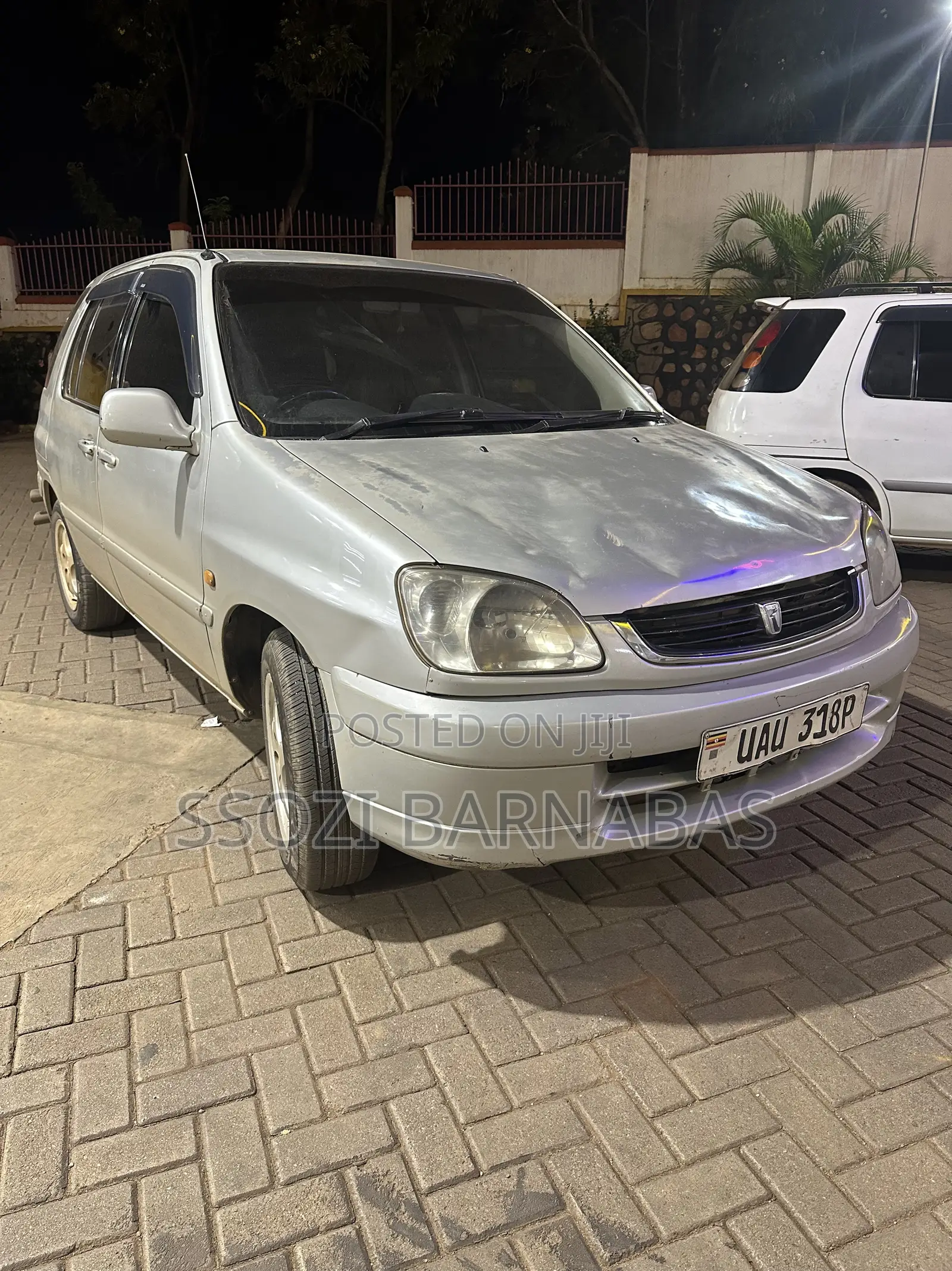Toyota Raum 2000 Silver
