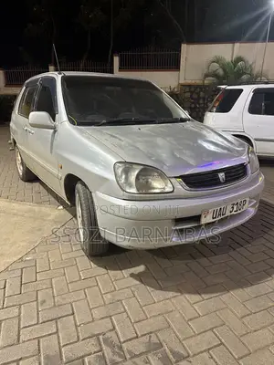 Toyota Raum 2000 Silver