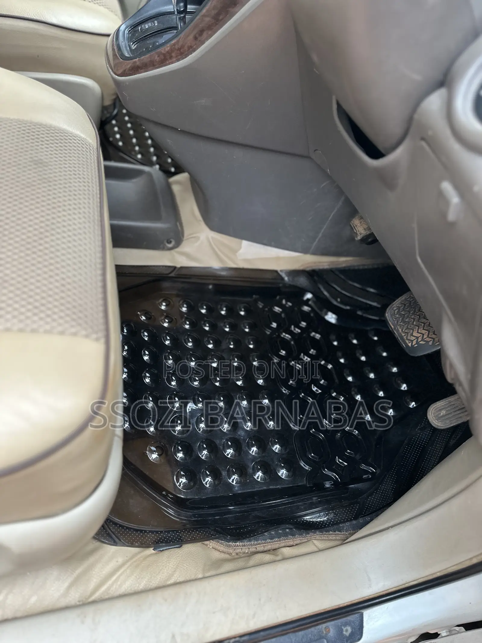 Toyota Raum 2000 Silver