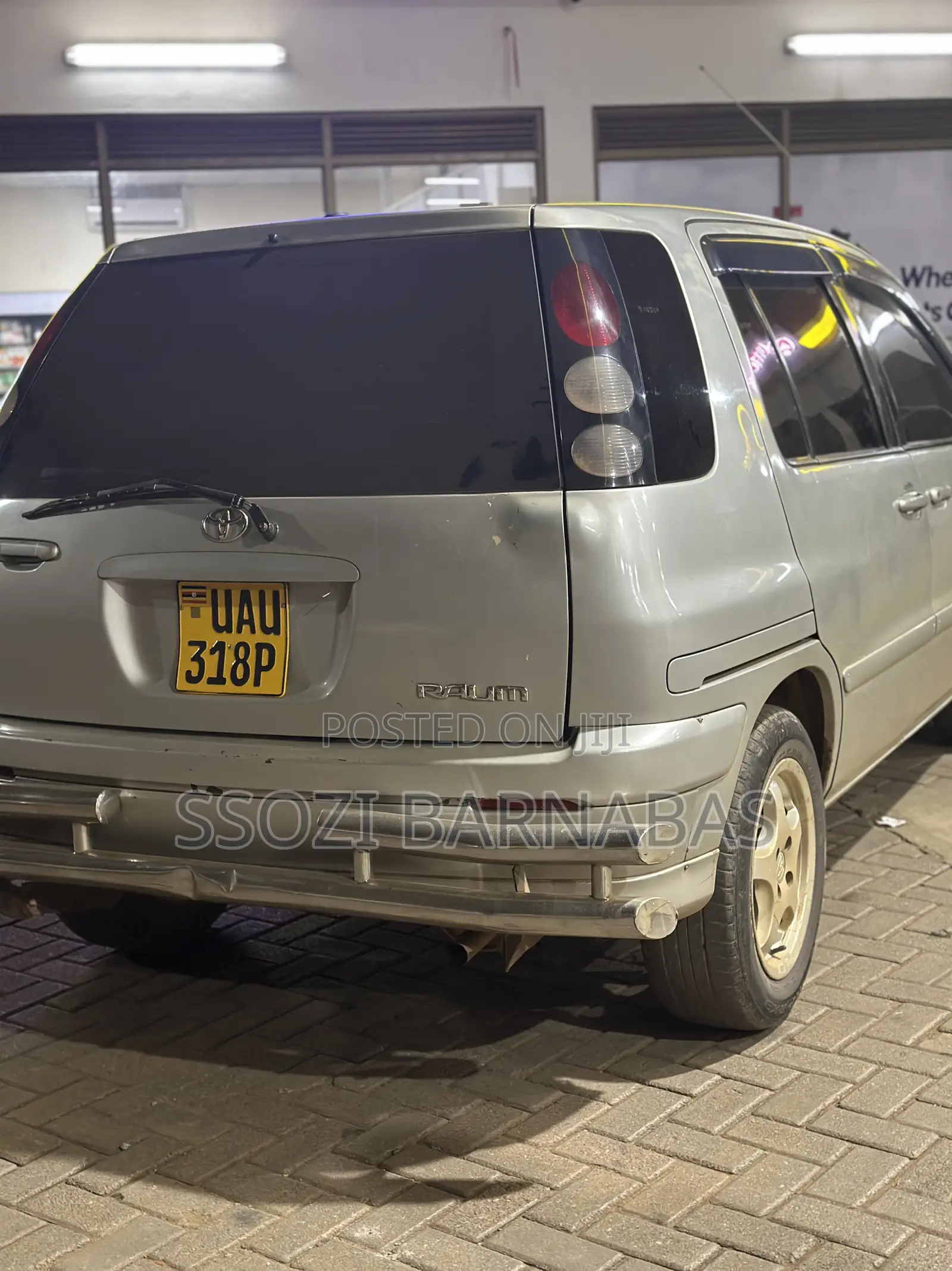 Toyota Raum 2000 Silver