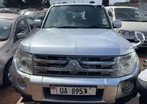 Mitsubishi Pajero 3.2 Di-Dc GLS 2012 Silver