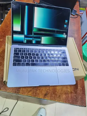 Laptop Apple MacBook Pro 2017 16GB Intel Core i7 SSD 256GB