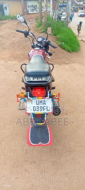 TVS HLX 125 2025 Red