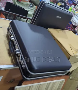 18-Inch Medium Aluminum Frame Anti-Theft Business Briefcase - Black