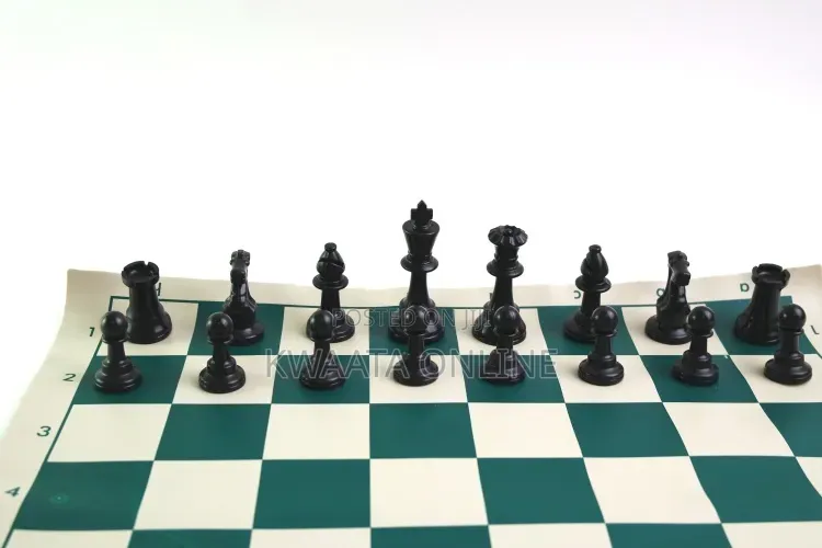 50cmx 50cm Professional Vinyl Chess Set With 2 Extra Queens/Chess Bag