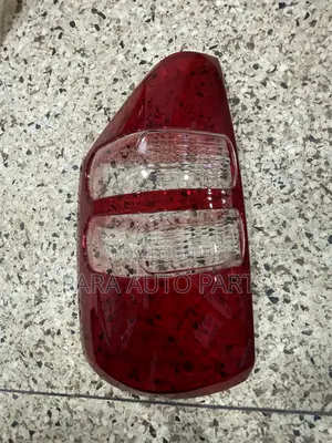 Noah 2010 Taillight Lens