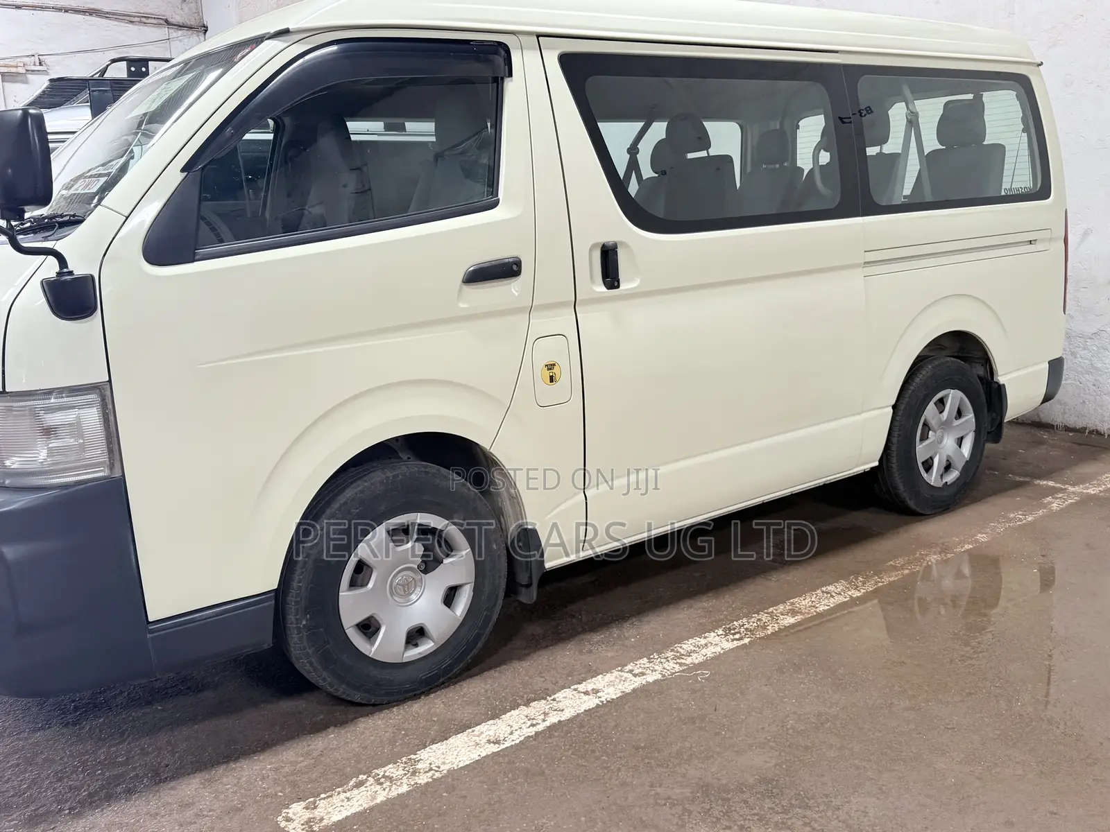 Toyota HiAce 2011 Beige