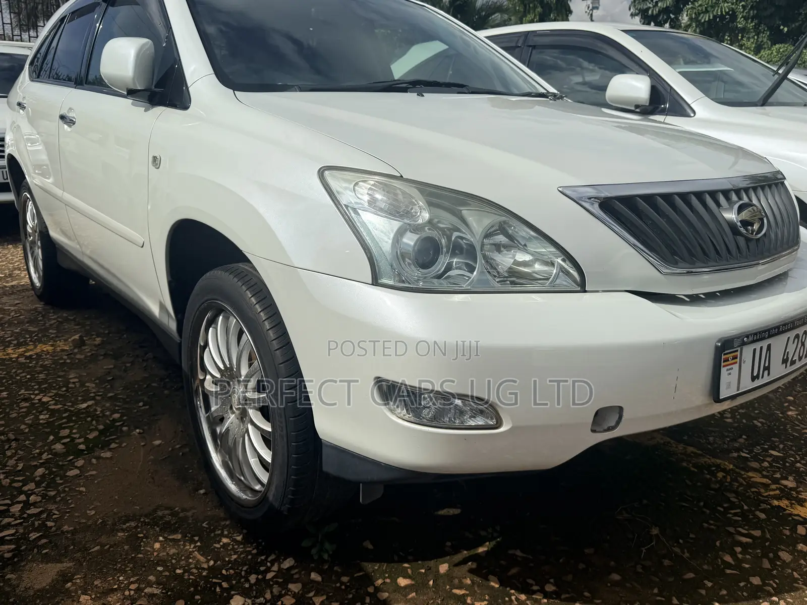 Toyota Harrier 2.4 2012 Off white