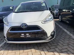 Toyota Sienta 1.5 FWD (6-seater) 2017 White