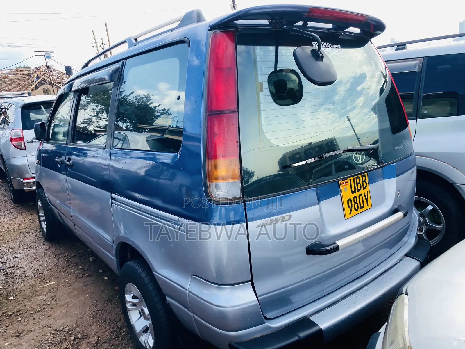 Toyota Noah 2001 Blue