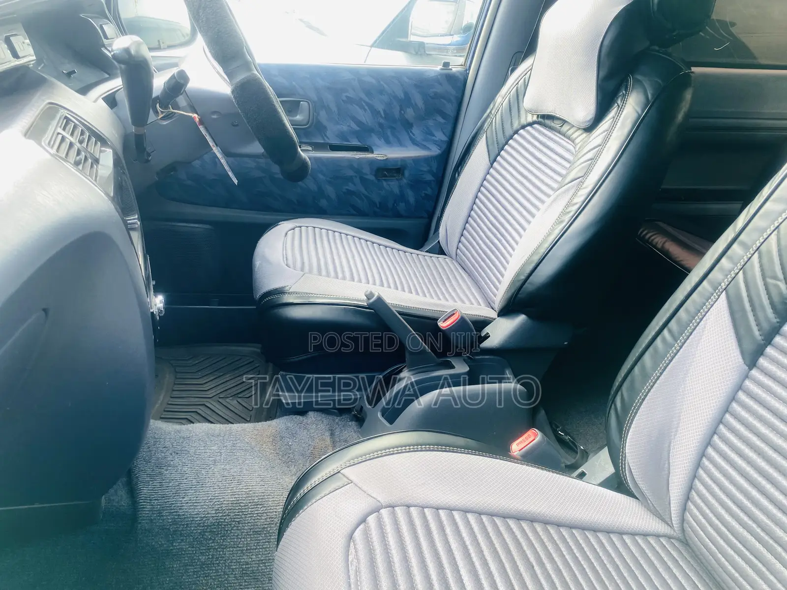 Toyota Noah 2001 Blue