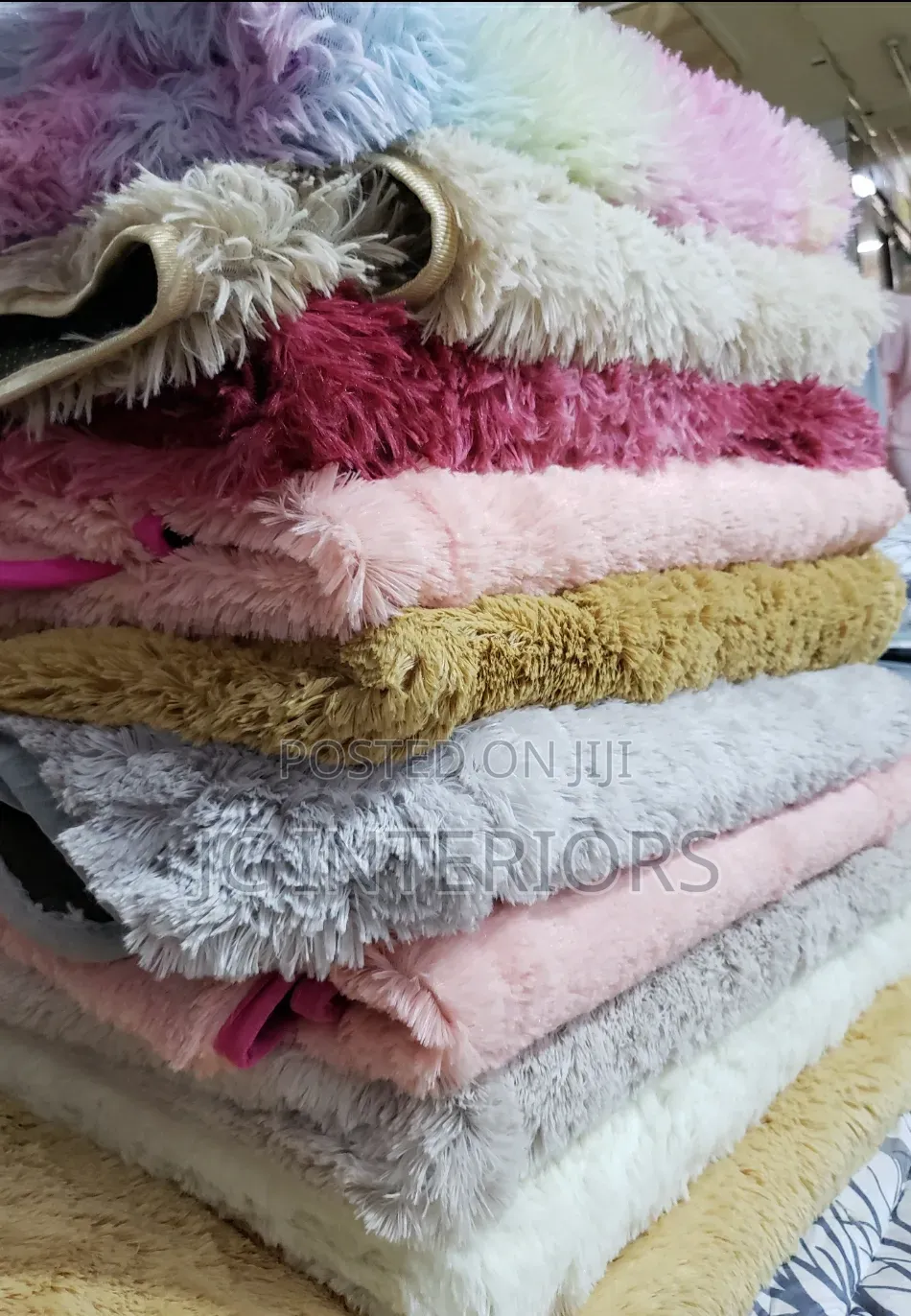 Luxurious Fluffy Center Carpet 1.5x2 Meters